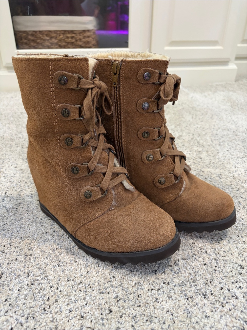NWOT BearPaw Tan Suede Lace-Up Wedge Boots with Shearling Fur